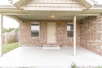 3104 SW Featherston Rd in Bentonville, AR - Building Photo - Building Photo