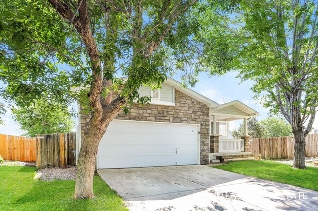 19558 E 18th Ave in Aurora, CO - Building Photo - Building Photo