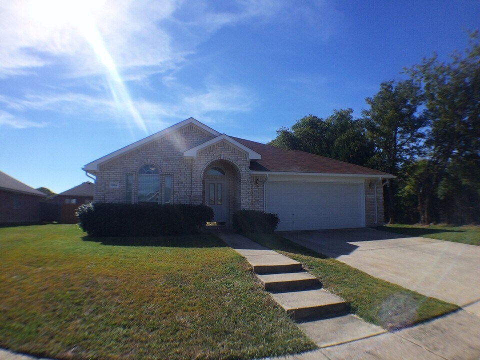 1006 Godwin Ave in Glenn Heights, TX - Building Photo
