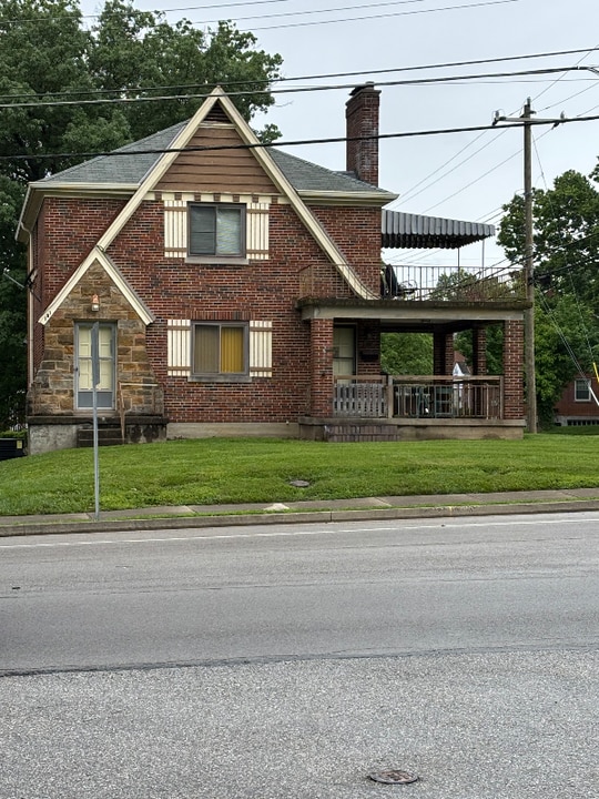 101 Kyles Ln in Covington, KY - Building Photo
