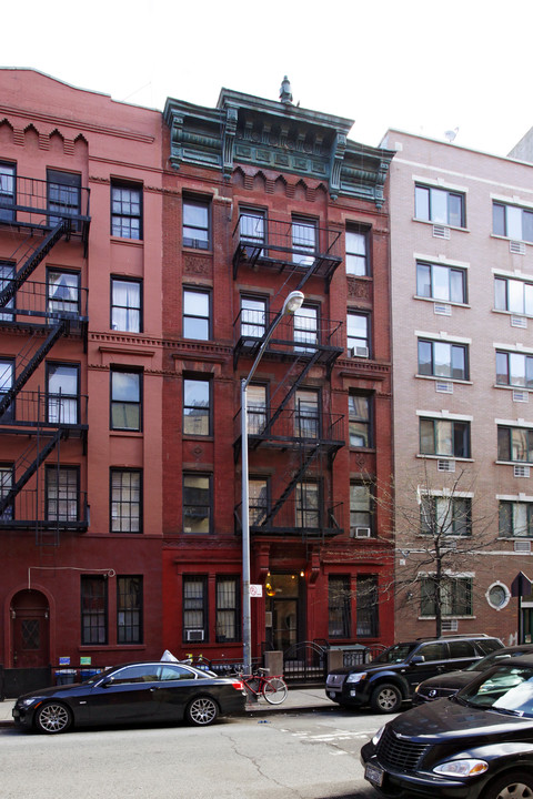 607 E 11th St in New York, NY - Building Photo