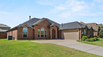 4706 Lakeway Dr in Garland, TX - Building Photo