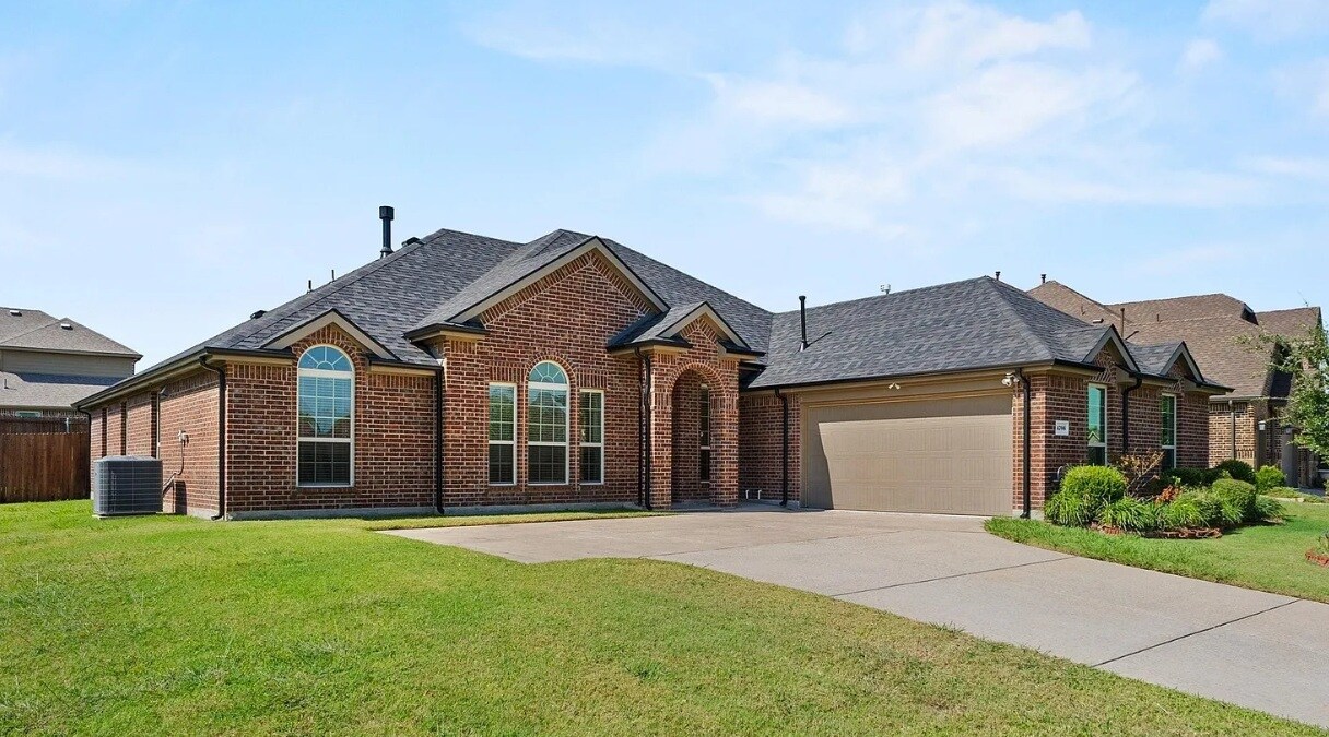 4706 Lakeway Dr in Garland, TX - Building Photo