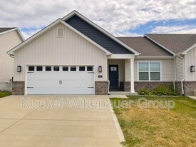 806 Applewood Creek Dr in Fairview Heights, IL - Building Photo