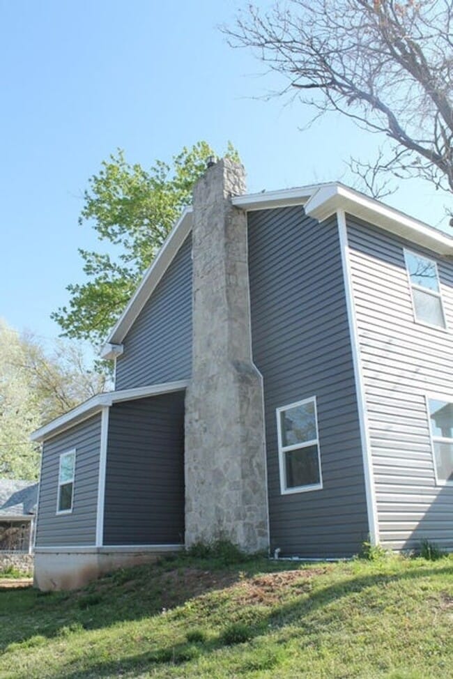 435 W Division St in Springfield, MO - Building Photo - Building Photo