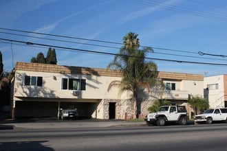 14835 Vanowen St in Van Nuys, CA - Building Photo - Building Photo