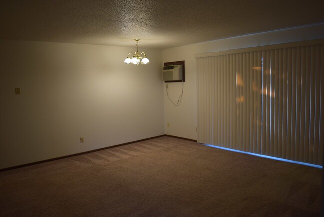 HMW Apartments in Dickinson, ND - Building Photo - Building Photo