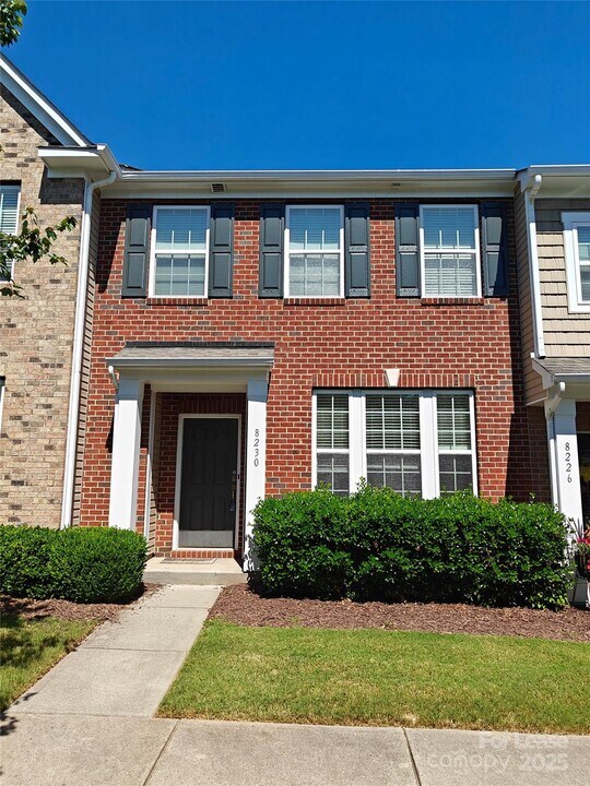 8230 Viewpoint Lane in Cornelius, NC - Building Photo