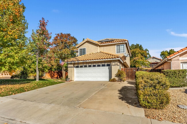 24452 Calle Tassjara in Murrieta, CA - Foto de edificio - Building Photo