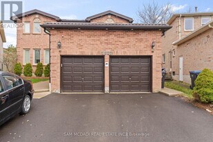 1527 Chiddingstone Cir in Mississauga, ON - Building Photo