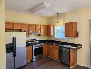 20245 Brookview Sq, Unit F in Ashburn, VA - Building Photo - Building Photo