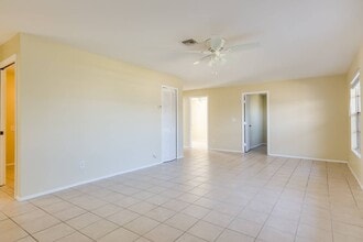 128 SE 12th Ter in Cape Coral, FL - Foto de edificio - Building Photo