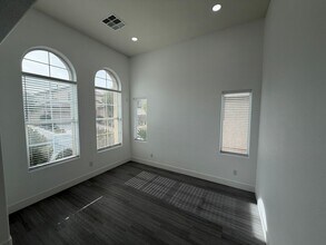 6736 Donside Ct in Las Vegas, NV - Building Photo - Building Photo