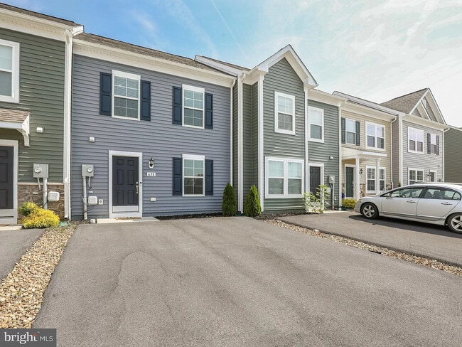 658 Thumper Dr in Ranson, WV - Building Photo - Building Photo