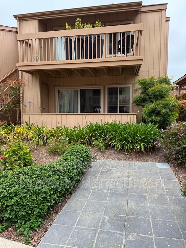 300 Glenwood Cir in Monterey, CA - Building Photo - Building Photo