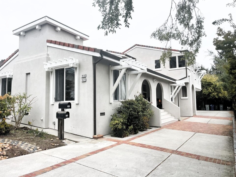 142 Laurel Ave in Millbrae, CA - Foto de edificio