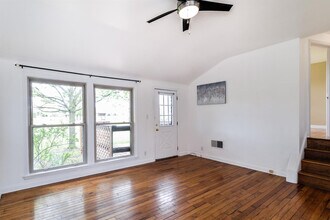 2263 Parkwood Ave in Ann Arbor, MI - Building Photo - Building Photo