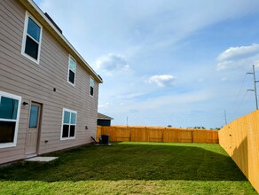 4702 Hoover Ct in Greenville, TX - Foto de edificio - Building Photo