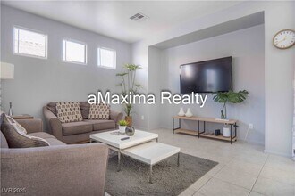 2401 Predera Ave in Henderson, NV - Building Photo - Building Photo