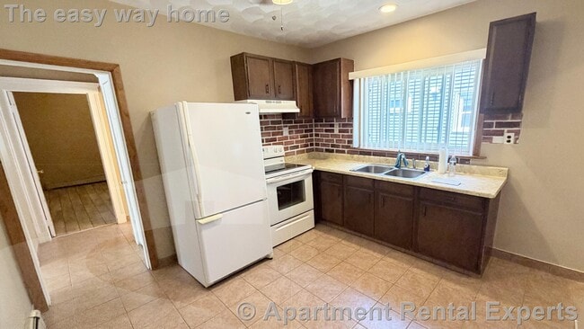 122 Willis Ave