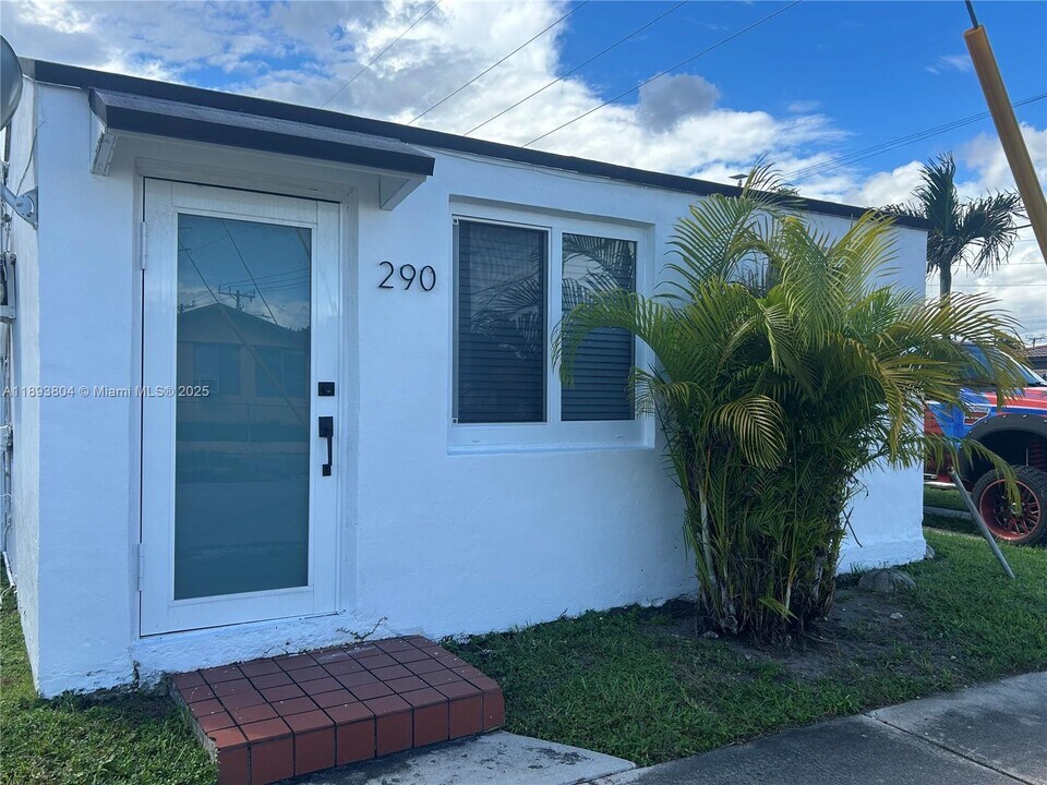 290 NW 45th Ave in Miami, FL - Building Photo
