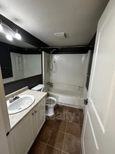 3160-3160 De Montreuil Ct in Kelowna, BC - Building Photo - Building Photo