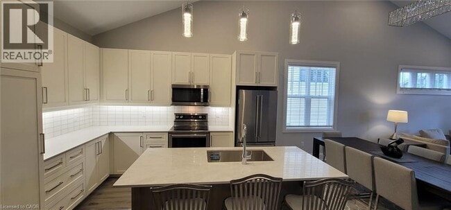 10 Paradise Grv in Niagara-On-The-Lake, ON - Building Photo - Building Photo