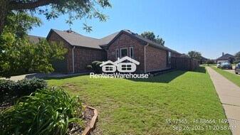 2600 Redcedar Dr in Little Elm, TX - Building Photo