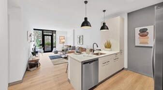 2179 N Elston Ave in Chicago, IL - Building Photo