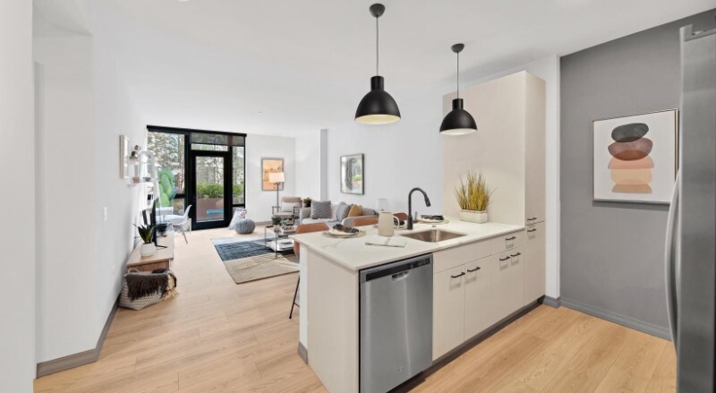 2179 N Elston Ave in Chicago, IL - Foto de edificio