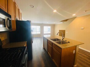 3742 Mykonos Ln in San Diego, CA - Foto de edificio - Building Photo
