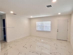 2481 NW 154th St in Miami Gardens, FL - Building Photo - Building Photo