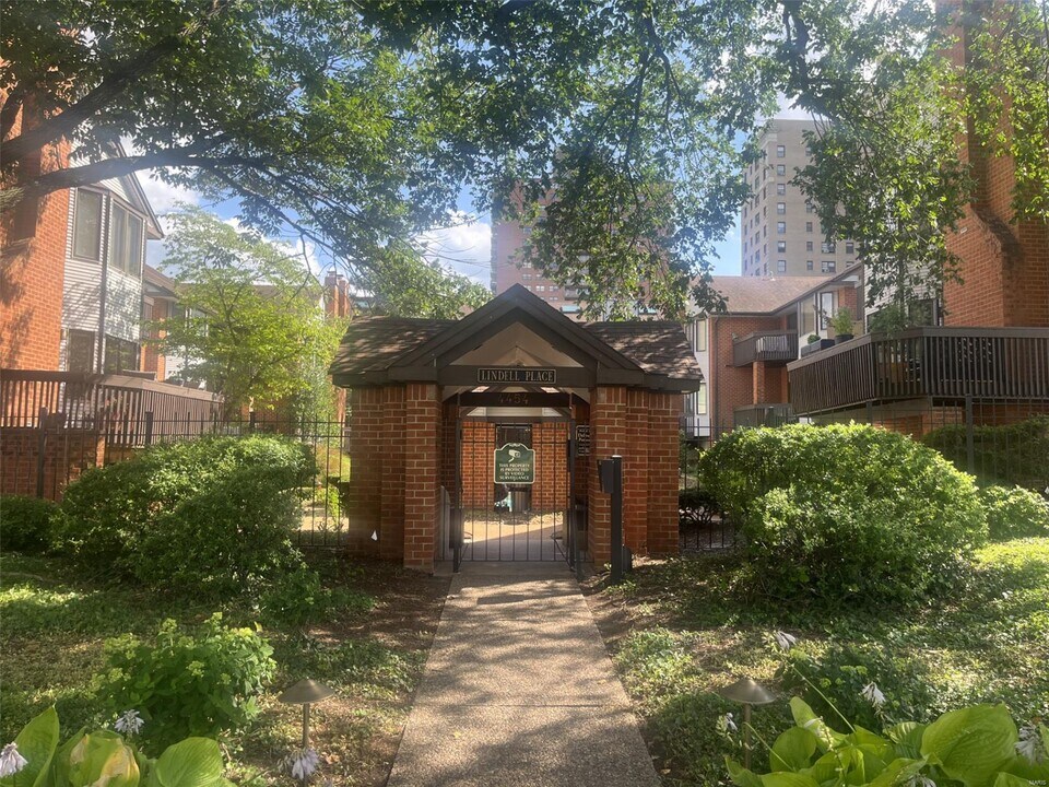 4444 Lindell Blvd in St. Louis, MO - Building Photo