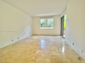 141 Crandon Blvd in Key Biscayne, FL - Building Photo - Building Photo