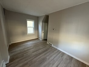 180 Bertrand St in Winnipeg, MB - Building Photo - Building Photo