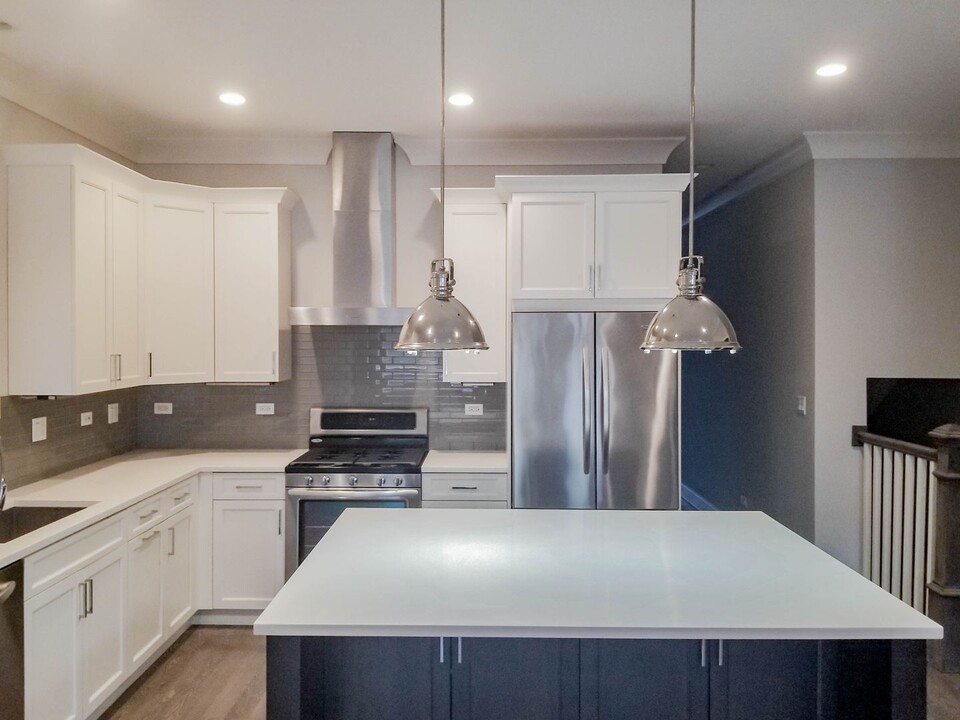 1244 W Oakdale Ave, Unit 1 in Chicago, IL - Building Photo