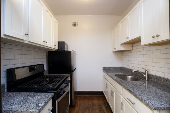 1367 E 53rd St in Chicago, IL - Building Photo - Building Photo