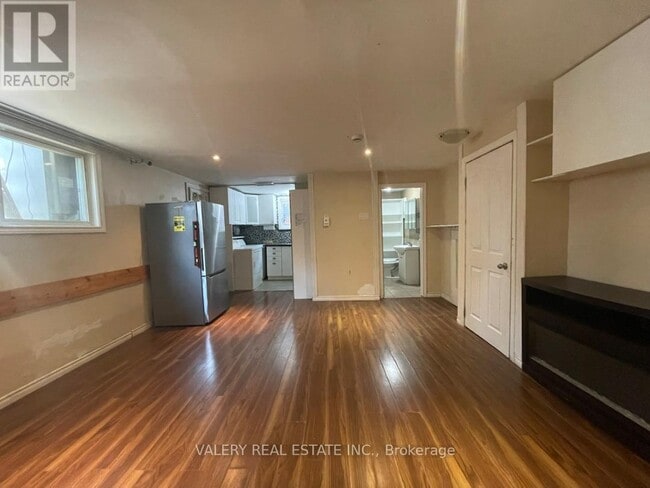 176 Fennell Ave E in Hamilton, ON - Building Photo - Building Photo