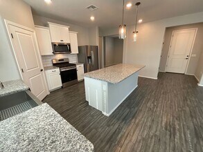 7937 S Golden Bell Dr in Tucson, AZ - Building Photo - Building Photo