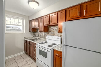 FRIENDSHIP COURT in Pittsburgh, PA - Building Photo - Interior Photo