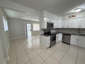13300 NE 10th Ave in North Miami, FL - Building Photo - Building Photo