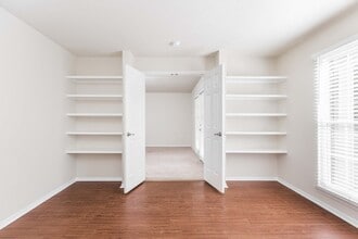 Steeplechase Apartments | Specials Available in Bloomington, IN - Foto de edificio - Building Photo