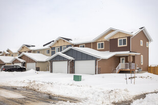 1224 Westmount Dr in Strathmore, AB - Building Photo