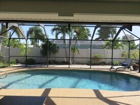 7207 15th Ave Dr W in Bradenton, FL - Building Photo