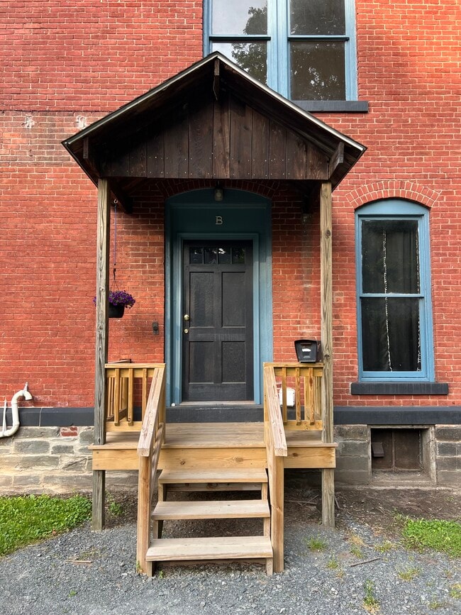 118 E Chemung Pl, Unit B