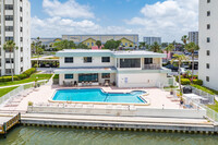 Island Towers East and West in Dunedin, FL - Foto de edificio - Building Photo