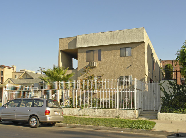 1106 S Bronson Ave in Los Angeles, CA - Building Photo - Building Photo