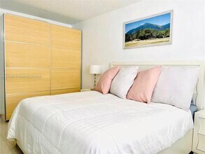2775 NE 187th St, Unit 622 in Miami, FL - Building Photo - Building Photo