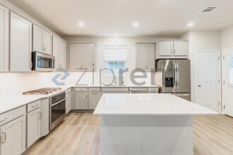 120 Baron Von Gator Dr in San Marcos, TX - Foto de edificio - Building Photo