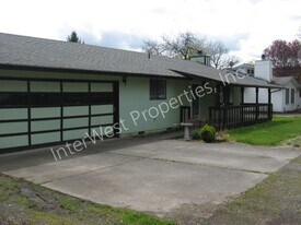 4880 SW 165th Ave in Beaverton, OR - Building Photo